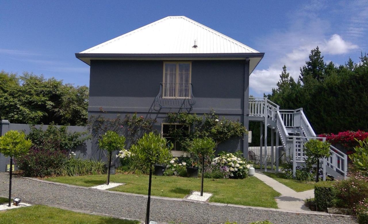 The French Quarter Accommodation In Katikati Exterior photo