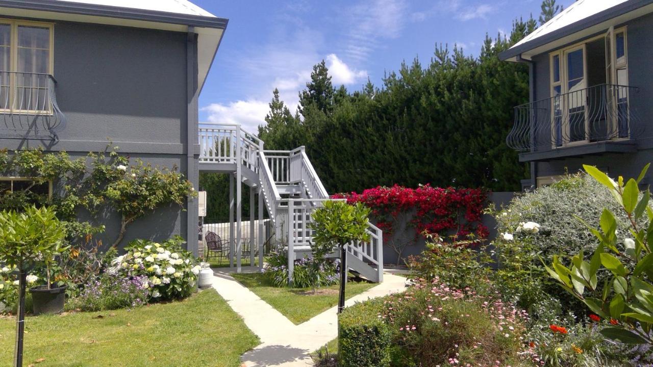 The French Quarter Accommodation In Katikati Exterior photo